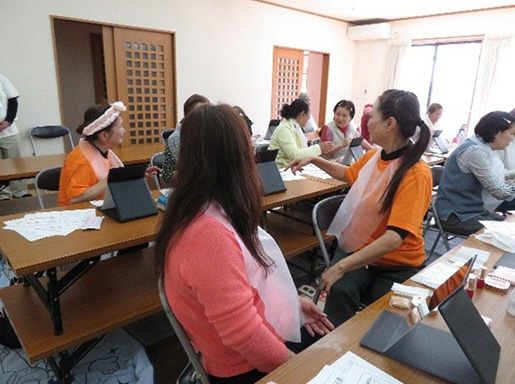 地域サロンで美容講座　企業の協力で開催5